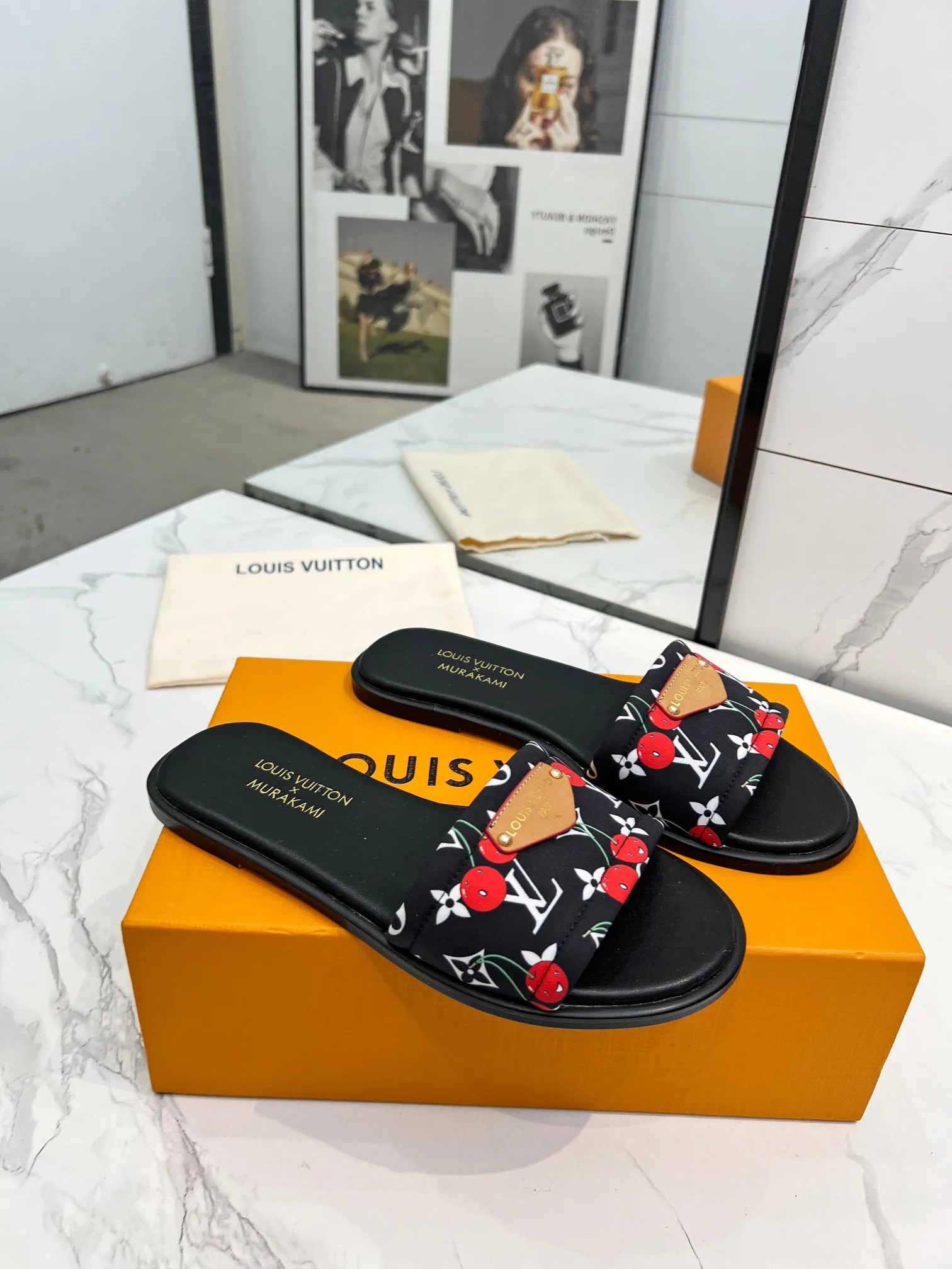 👟👟Ex-factory price 320👟👟 Genuine leather sole +40 Louis Vuitton, 1:1 advanced customization upper, fabric: customized LV special fabric, lining: sheepskin, original molding hardware, code number: 35-42, order with pictures, welcome to send pictures to place an order,